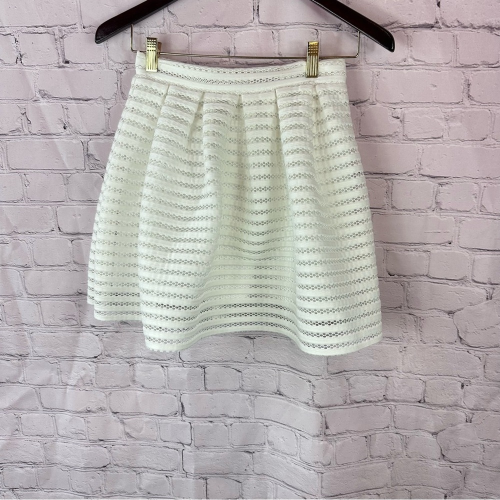 GB Elegant White Pleated mini full a-line Skirt sz XS mesh overlay